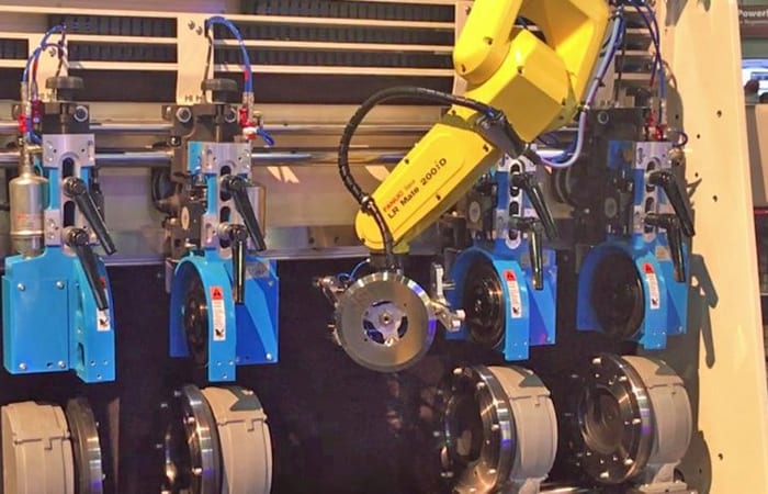 Automated Robotic Slitter Changing System